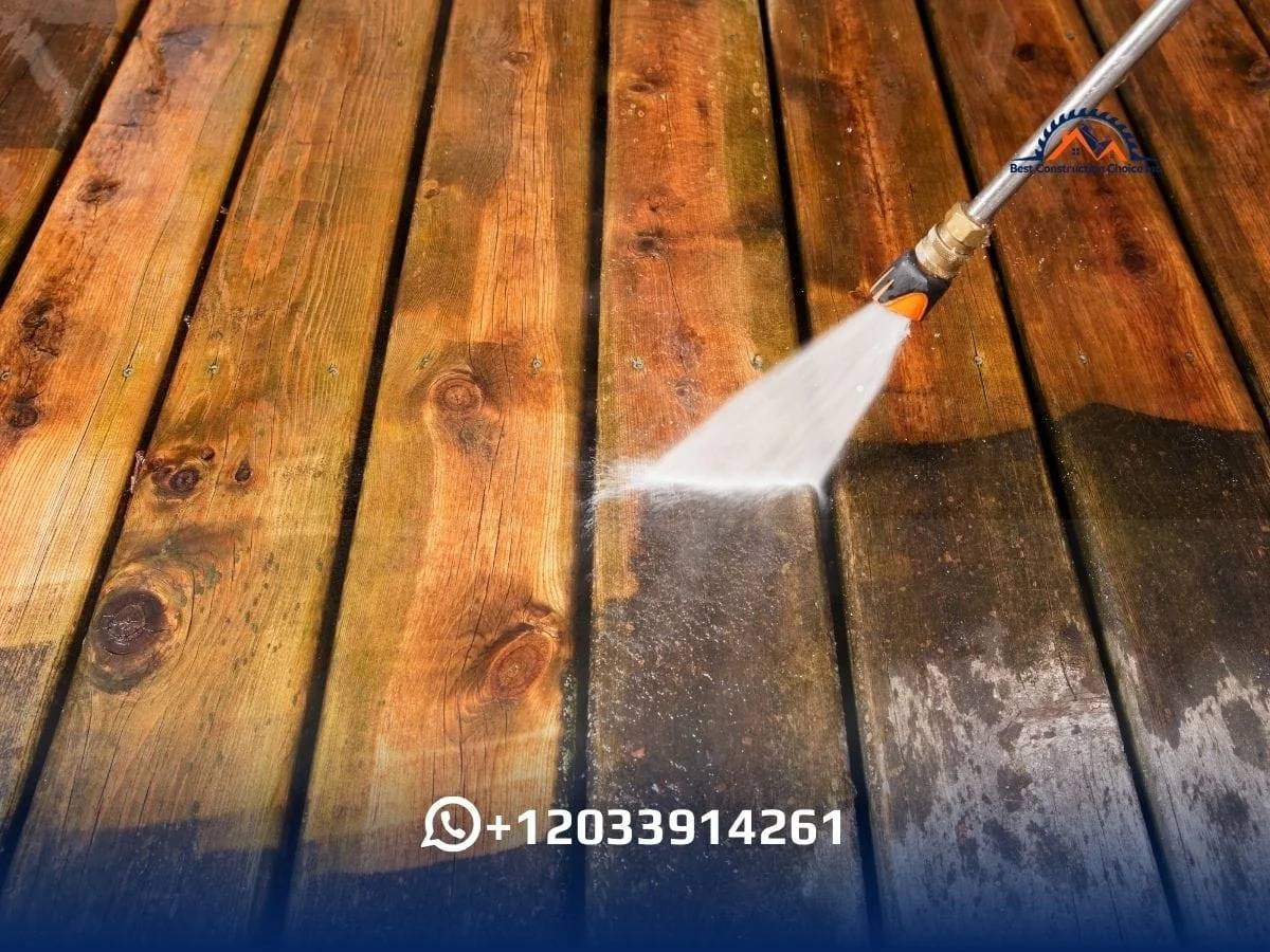 How to Remove Mold and Mildew from a Deck